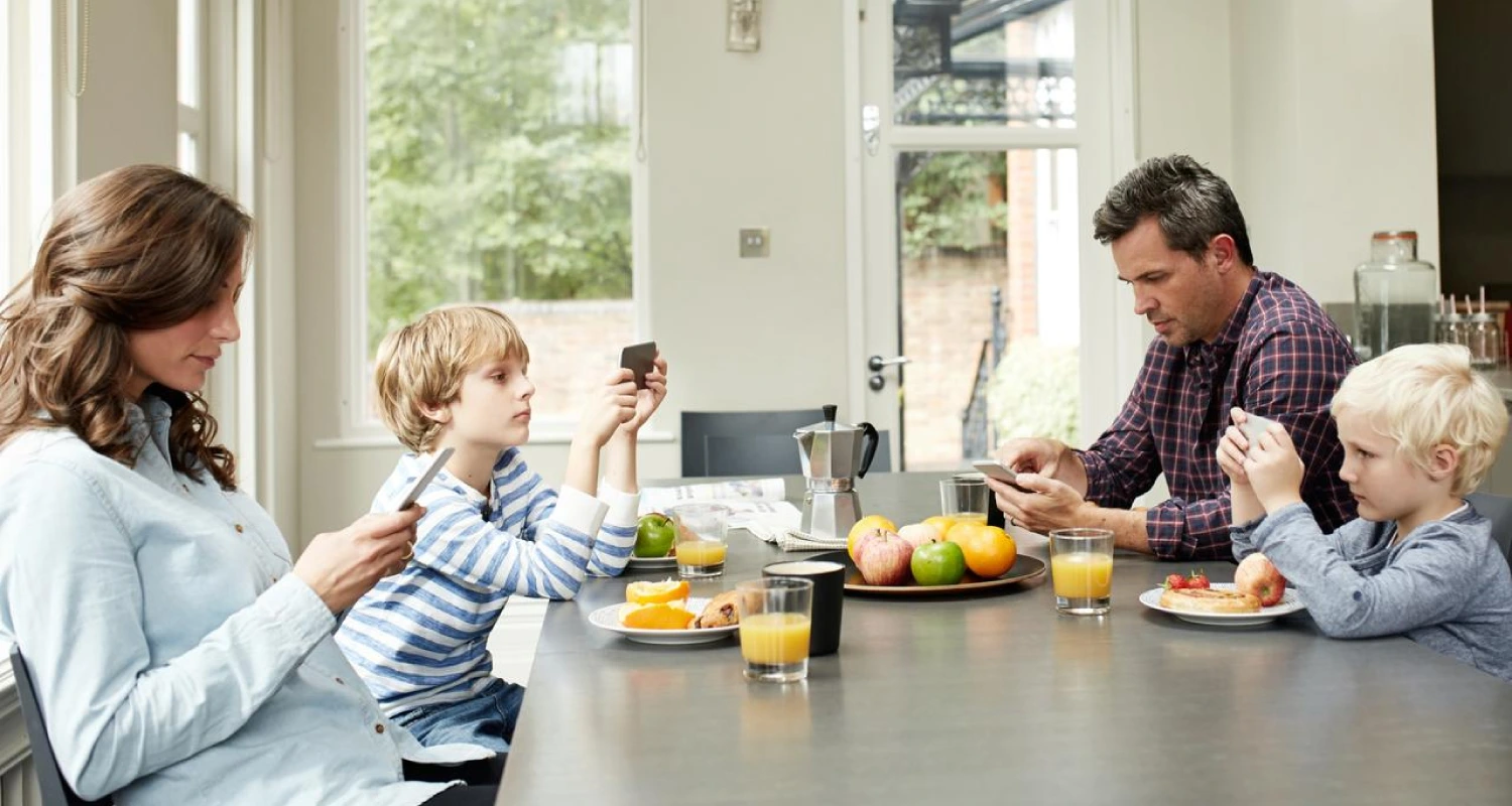 no-phone-on-table